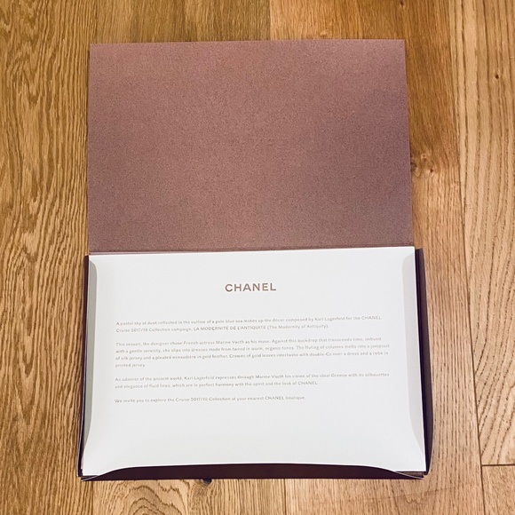 2017-2018 CHANEL La Modernite de L’antiquite Look Book - Picture 3 of 4